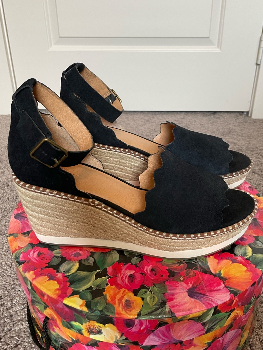 CROWN VINTAGE DAFFODIL ESPADRILLE WEDGE SANDAL SIZE 10